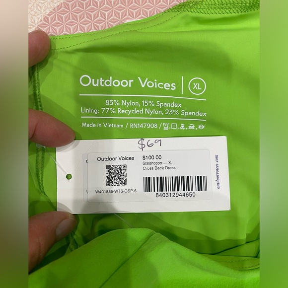 NWT Outdoor Voices Cross Back Dress, neongreen. Built in shorts, interior pocket - Picture 7 of 9